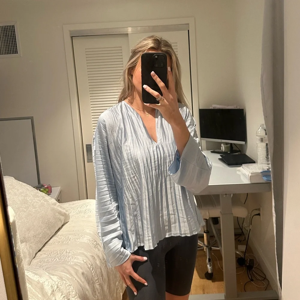 - Vince Long Sleeve Pleated V-Neck Blouse - Picture 1 of 7